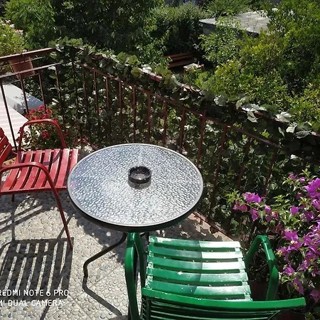 Old Town Apartment *
